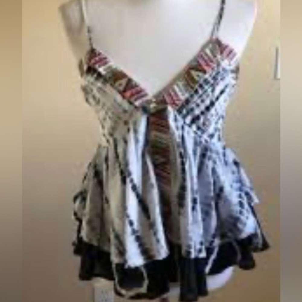 Romeo & Juliet Couture black white tie dye Boho cropped cami top size small